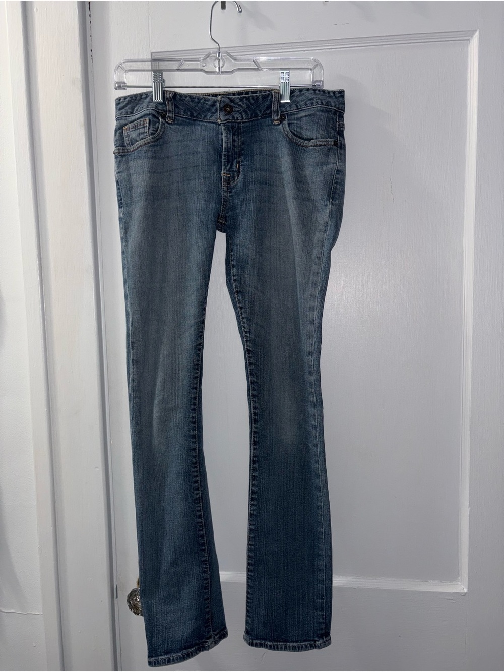 Iconic Y2K mid 2000s Guess stretch denim jeans
